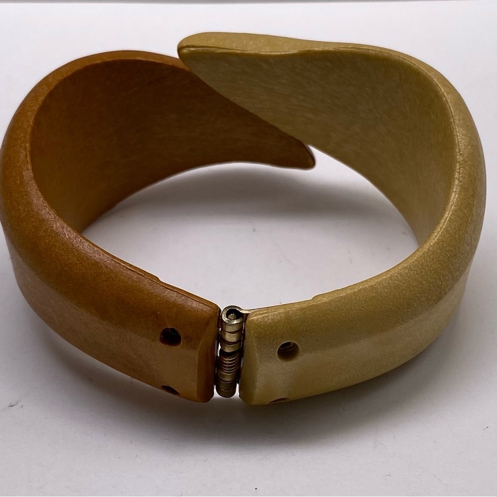 Vintage Natural Wood Carved Clumpier Cuff Bracelet - Picture 2 of 4
